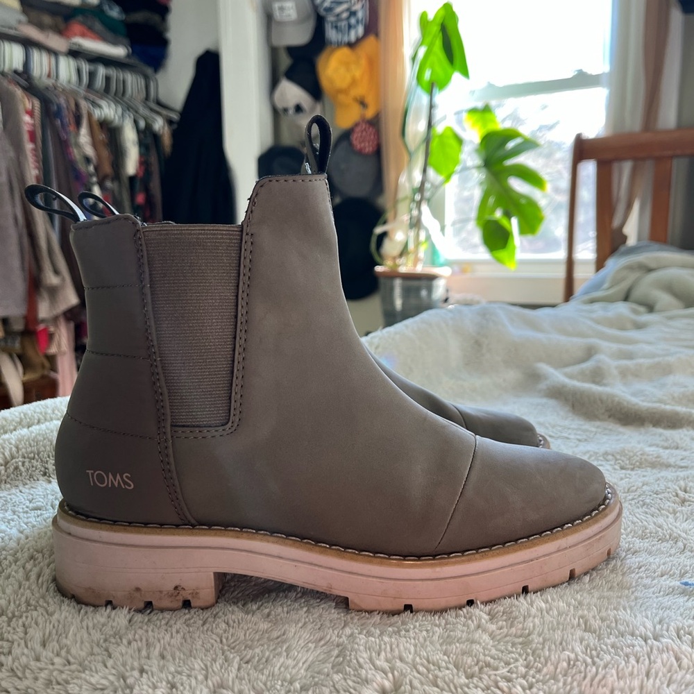 Tom’s Skylar boot
